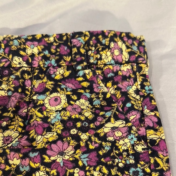 OshKosh B'gosh - LIKE NEW - Floral denim weight shorts. - Picture 4 of 4